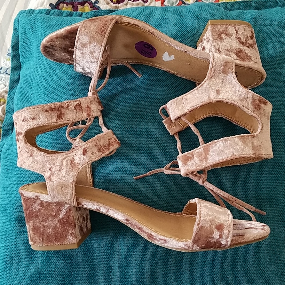 *NEW* Velvet sandals